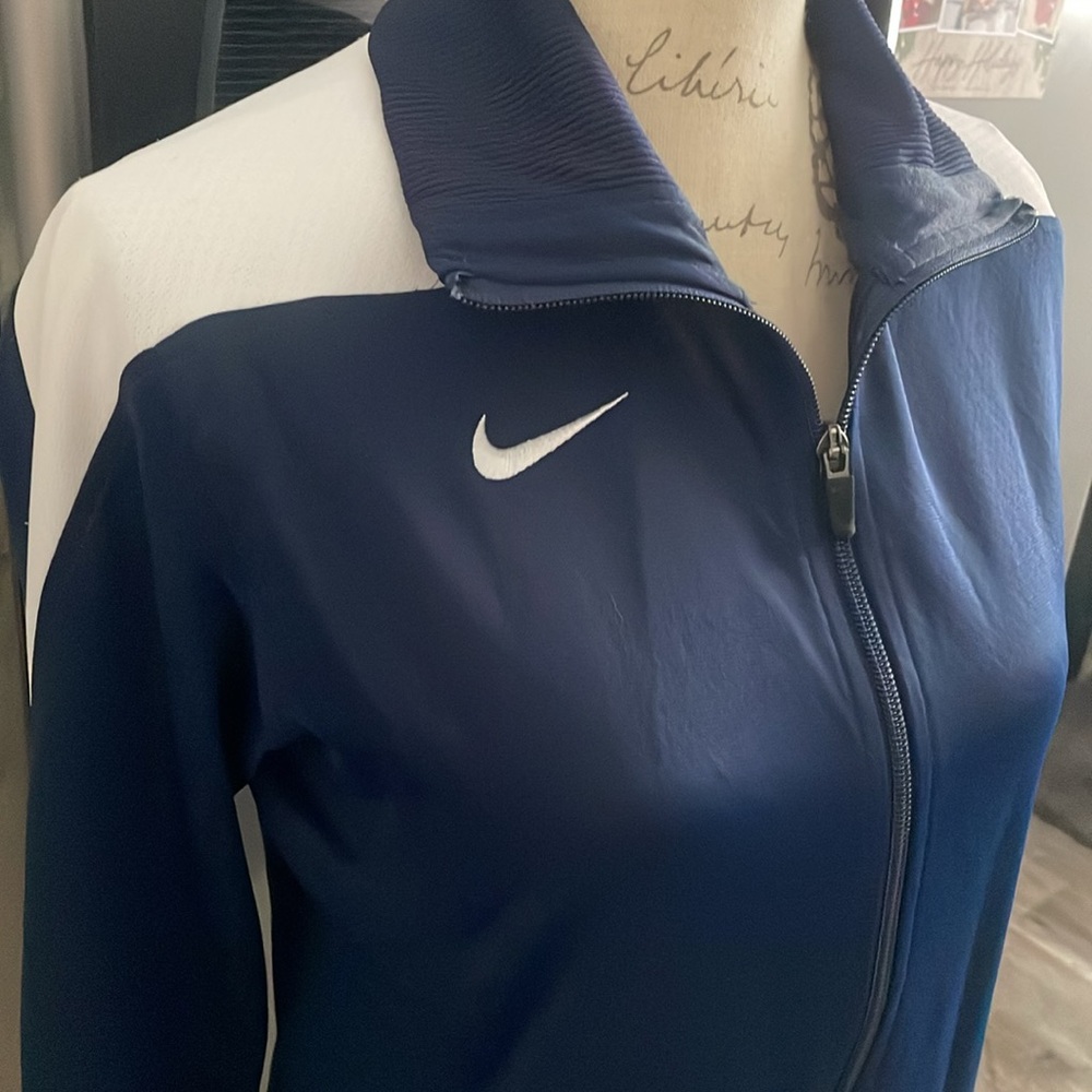 nike zip up size medium